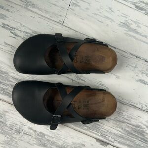 Black leather Birkenstock Birkies size 39 excellent condition.